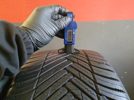 225/40R18 Hankook Kinergy 4S XL para opon całoroczne 7,5mm nr8598