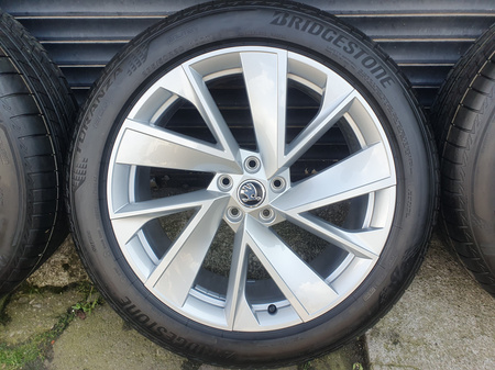 Oryginał koła 235/50 255/45 20cali Skoda 5LA Enyaq Bridgestone lato