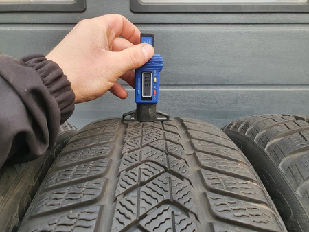 225/50R18 Pirelli Sottozero 3 RSC komplet opon zima 7,6mm nr8372