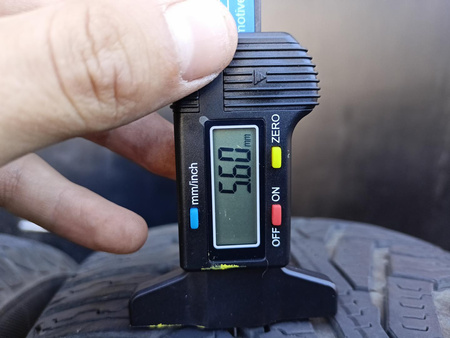 225/65R17 Uniroyal MS Plus 77 para opon zima 5,6mm nr7225