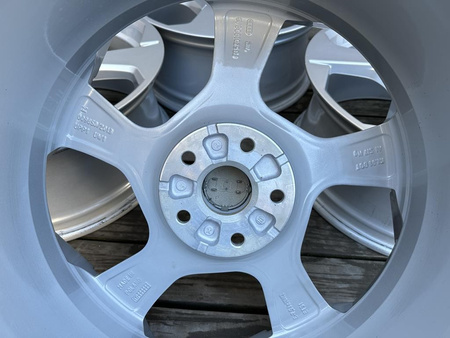 Oryginał felgi 18cali 8V0 Audi A3 S3 A4 B7 Q3 Vw Golf Touran
