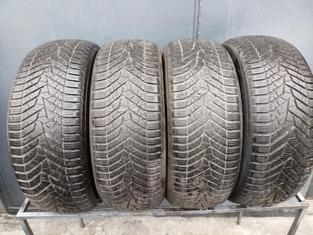 225/55R19 Yokohama Bluearth Winter V905 komplet opon zima 6,1mm nr9563