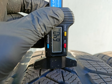 235/35R19 Pirelli Sottozero 3 XL para opon zima 6,4mm nr9588