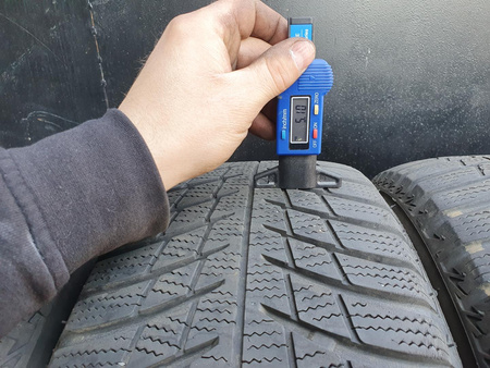 215/60R16 Bridgestone Blizzak LM001 XL komplet opon zima 5,3mm nr6984