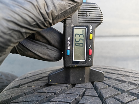 225/50R17 Goodyear Vector 4Seasons para opon całoroczne 8,5mm nr7294