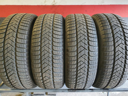 225/55R18 Pirelli Sottozero 3 komplet opon zima 5,8mm nr8741