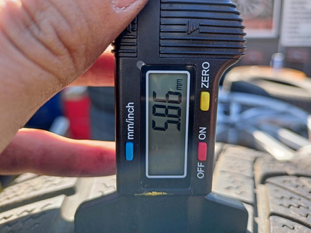 215/65R16 Pirelli Sottozero Winter 210 para opon zima 5,8mm nr6183