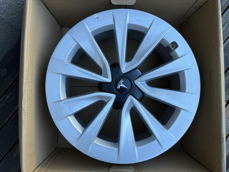 Oryginał felga 19cali Tesla Model 3 1044264-00-A