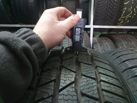 235/55R18 Continental ContiWinterContact komplet opon zima 8,6mm 8275