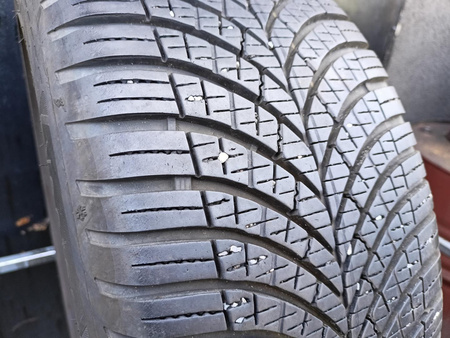 225/45R17 Goodyear Vector 4Seasons Gen-3 opona całoroczna 7,7mm P719