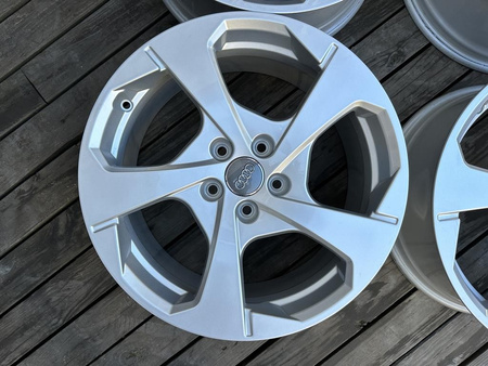 Oryginał felgi 18cali 8V0 Audi A3 S3 A4 B7 Q3 Vw Golf Touran