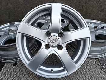 Felgi 15cali Kia Rio Stonic Pride Hyundai i25 Getz Mazda Toyota