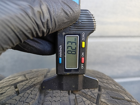 205/60R16 Semperit Master Grip 2 para opon zima 8,2mm nr6279