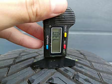 245/40R19 Continental AllSeasonContact para opon całoroczne 7,3mm 9562