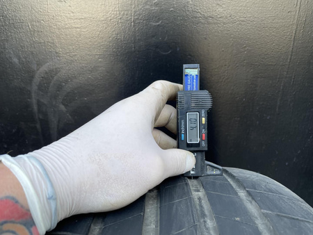 245/40R19 Bridgestone Turanza T005 pojedyńcza opona lato 4,1mm nrP912