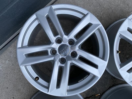 Oryginał felgi aluminiowe 17 cali Audi A4 B8 B9 8W0 ET42