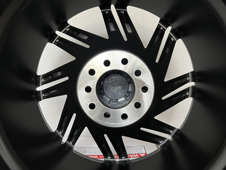 Felgi 20cali Jeep Wrangler Grand Cherokee 5x127 et-24