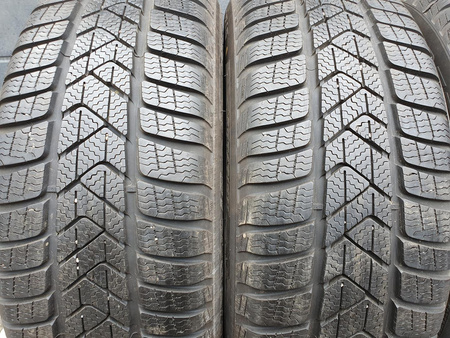 205/60R16 Pirelli Sottozero 3 XL komplet opon zima 7,8mm nr6008