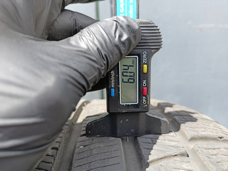 255/40R21 Pirelli P Zero Winter XL para opon zima 6mm nr2446