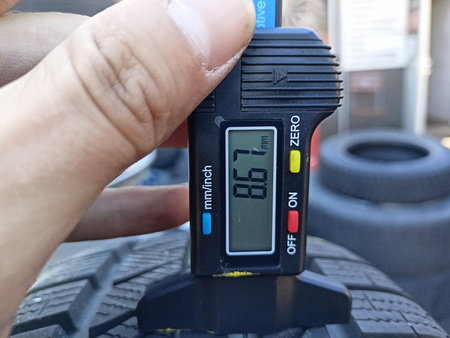 195/65R15 Bridgestone Blizzak LM-30 opona pojedynka zima 8,6mm P1578