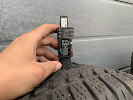 Oryginał koła 235/65R17 8R0 AUDI Q5 SQ5 S-LINE opony zima 7,6mm