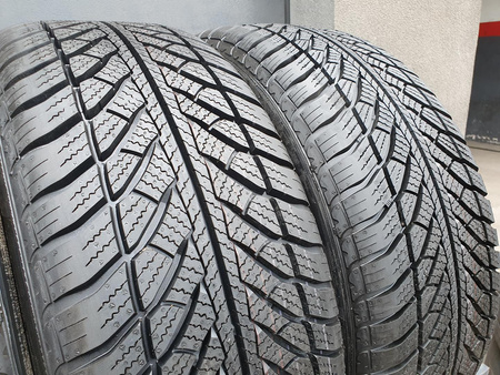 225/55R17 Goodyear UltraGrip Performance komplet opon zima nowe 7068