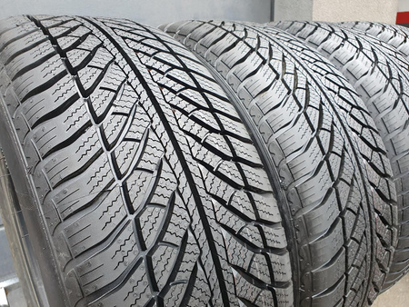 225/55R17 Goodyear UltraGrip Performance komplet opon zima nowe 7068