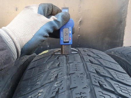 235/55R19 Nokian WR SUV 3 XL komplet opon zima 6,1mm nr9182