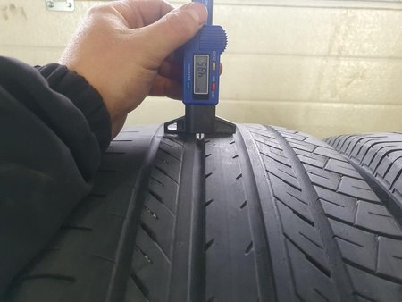 225/55R18 Yokohama BluEarth E70 para opon lato 4,8mm nr8400