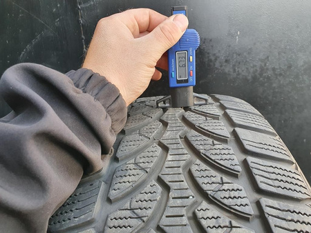 225/50R17 Bridgestone Blizzak LM-32 opona pojedynka zima 6,7mm nrP747