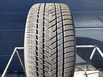 285/35R22 Pirelli Scorpion Winter opona pojedynka zima 7,4mm P297