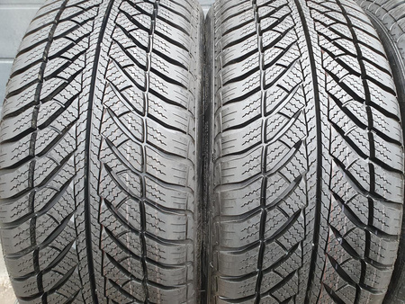225/55R17 Goodyear UltraGrip Performance komplet opon zima nowe 7068