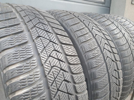 225/50R18 Pirelli Sottozero 3 RSC komplet opon zima 7,6mm nr8372