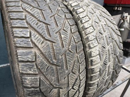 215/45R17 Kormoran Snow para opon zima 5,8mm nr7256