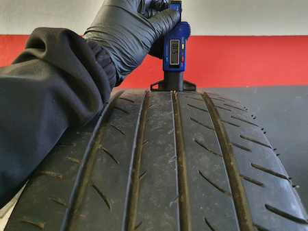 225/60R18 Yokohama BluEarth E51 opona pojedynka lato 5,1mm nrP844