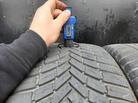 245/45R19 Bridgestone WeatherControl A005 para całoroczna 5,8mm 9264