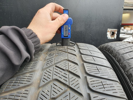 255/60R18 Pirelli Scorpion Winter komplet opon zima 6,1mm nr8536