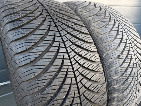 225/50R17 Goodyear Vector 4Seasons para opon całoroczne 8,5mm nr7294