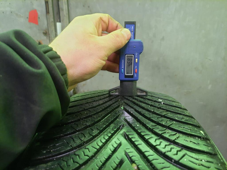 215/60R16 Michelin Alpin 5 para opon zima 4,6mm nr6883