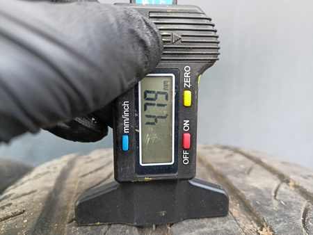 235/55R17 Pirelli Powergy XL para opon lato 4,7mm nr7270