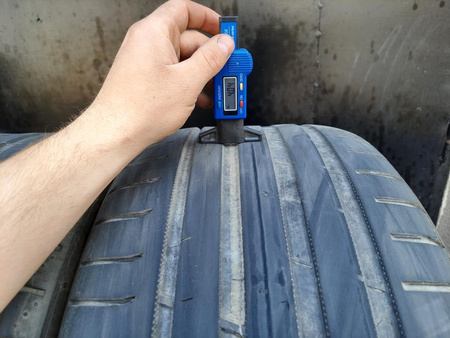 255/40R19 Nokian Powerproof XL 100Y para opon lato 4mm nr9265