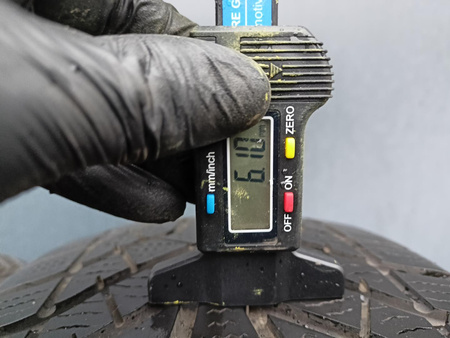 225/55R19 Yokohama Bluearth Winter V905 komplet opon zima 6,6mm nr9564