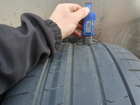 275/35R21 Pirelli P Zero XL RSC para opon lato 4,3mm nr2215