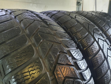 215/60R16 Pirelli Sottozero 3 Winter XL komplet opon zima 4,4mm nr6497