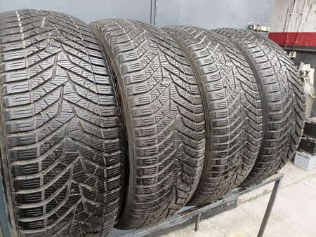 225/55R19 Yokohama Bluearth Winter V905 komplet opon zima 6,1mm nr9563