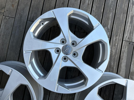 Oryginał felgi 18cali 8V0 Audi A3 S3 A4 B7 Q3 Vw Golf Touran