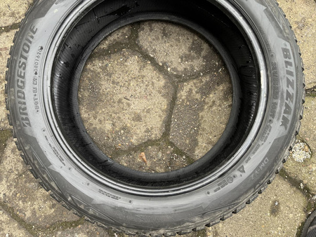 235/55R20 Bridgestone Blizzak DM-V2 para opon zima 8,3mm nr2362