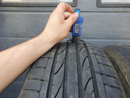 215/65R17 Bridgestone Dueler H/P Sport komplet opon lato 5,4mm nr7059