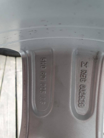 Oryginał koła 215/60R17 Vw 5N0 Tiguan Audi Q3 Goodyear całoroczne 5,3