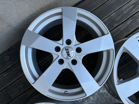 Felgi 17cali Audi A3 A4 A6 C6 VW Golf Passat Touran ET38